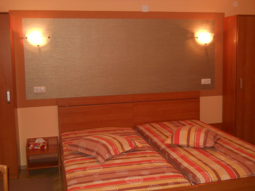 Pensiunea Cora Piteşti Quarto foto
