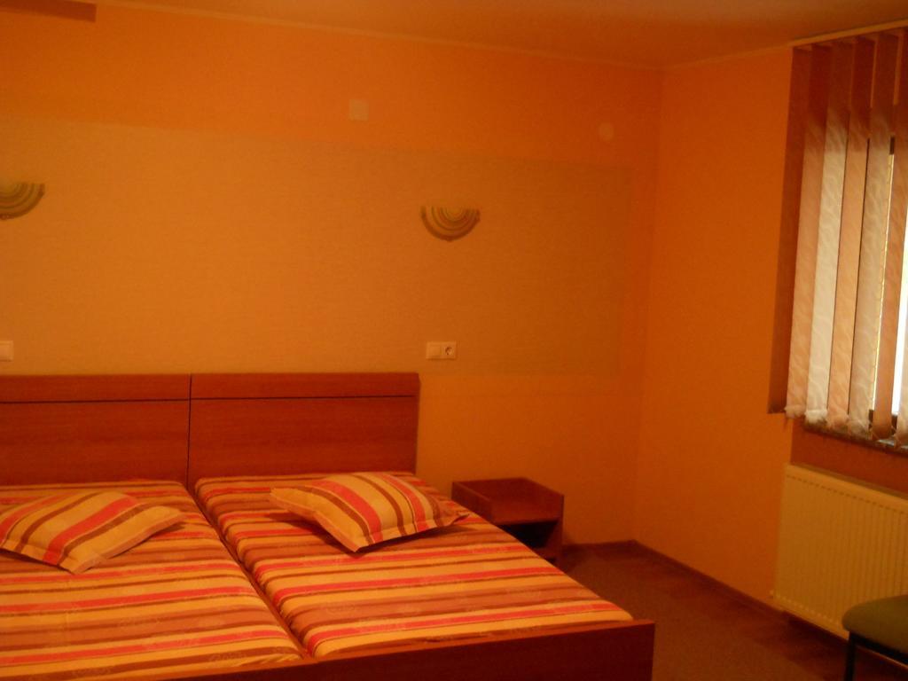 Pensiunea Cora Piteşti Quarto foto