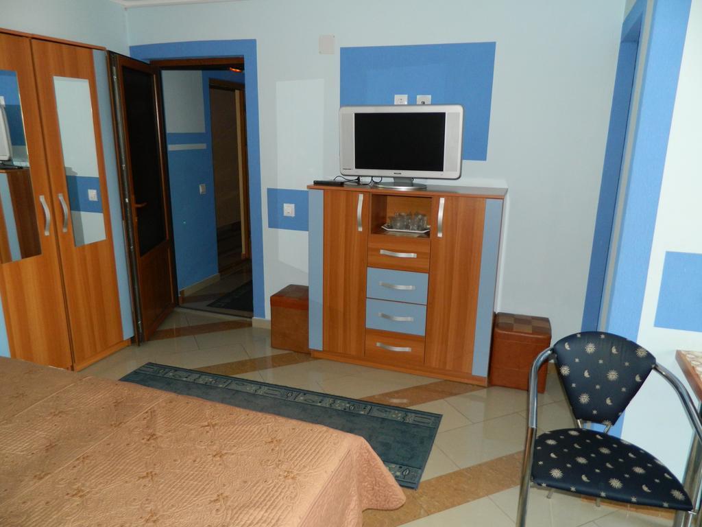 Pensiunea Cora Piteşti Exterior foto